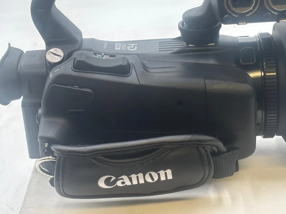 Cámara de video HD profesional compacta Canon XA11 Foto 2 de 4