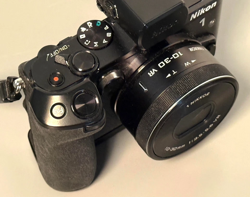 Nikon 1 V3 Gehäuse in Schwarz - neuwertiger Zustand mit Zubehörpaket. - Bild 4 von 4