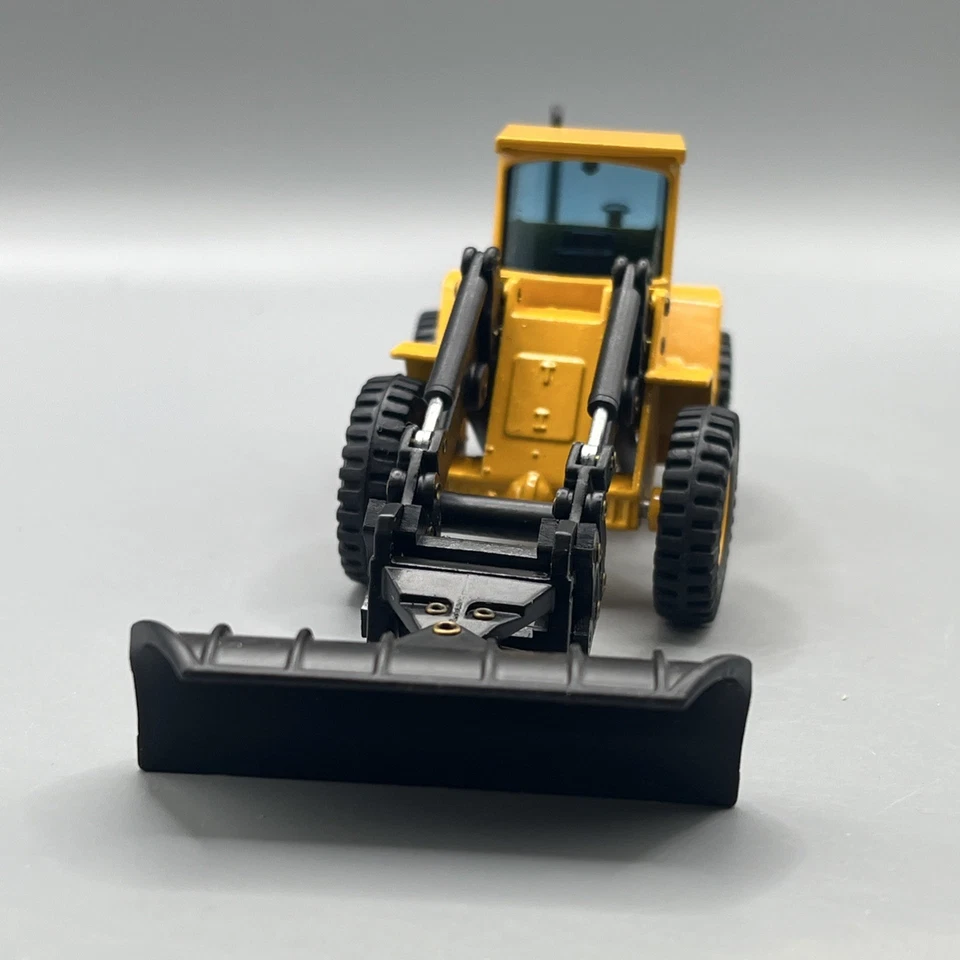 Quitanieves Joao Compacto Escala 1/50 Volvo BM L70 L70C Cargador Sin usar, en caja Modelo 164 Foto 3 de 4