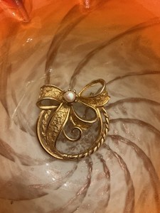 Authentic Vintage Gold Plated Bow Brooch Fresh Water Pearl