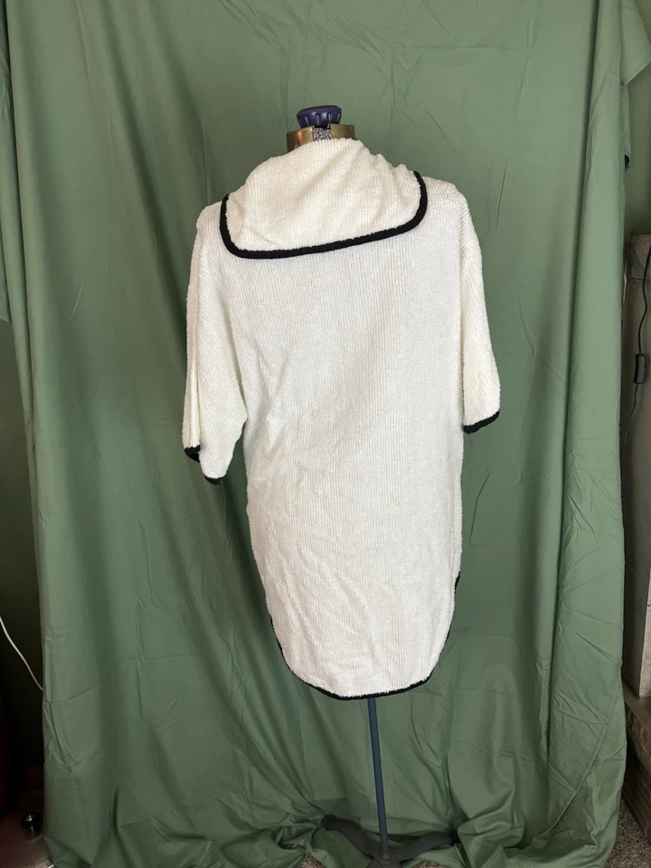 Bata de spa de tela de rizo Dotti vintage blanca negra con ribete manga corta cubierta de natación Foto 4 de 4