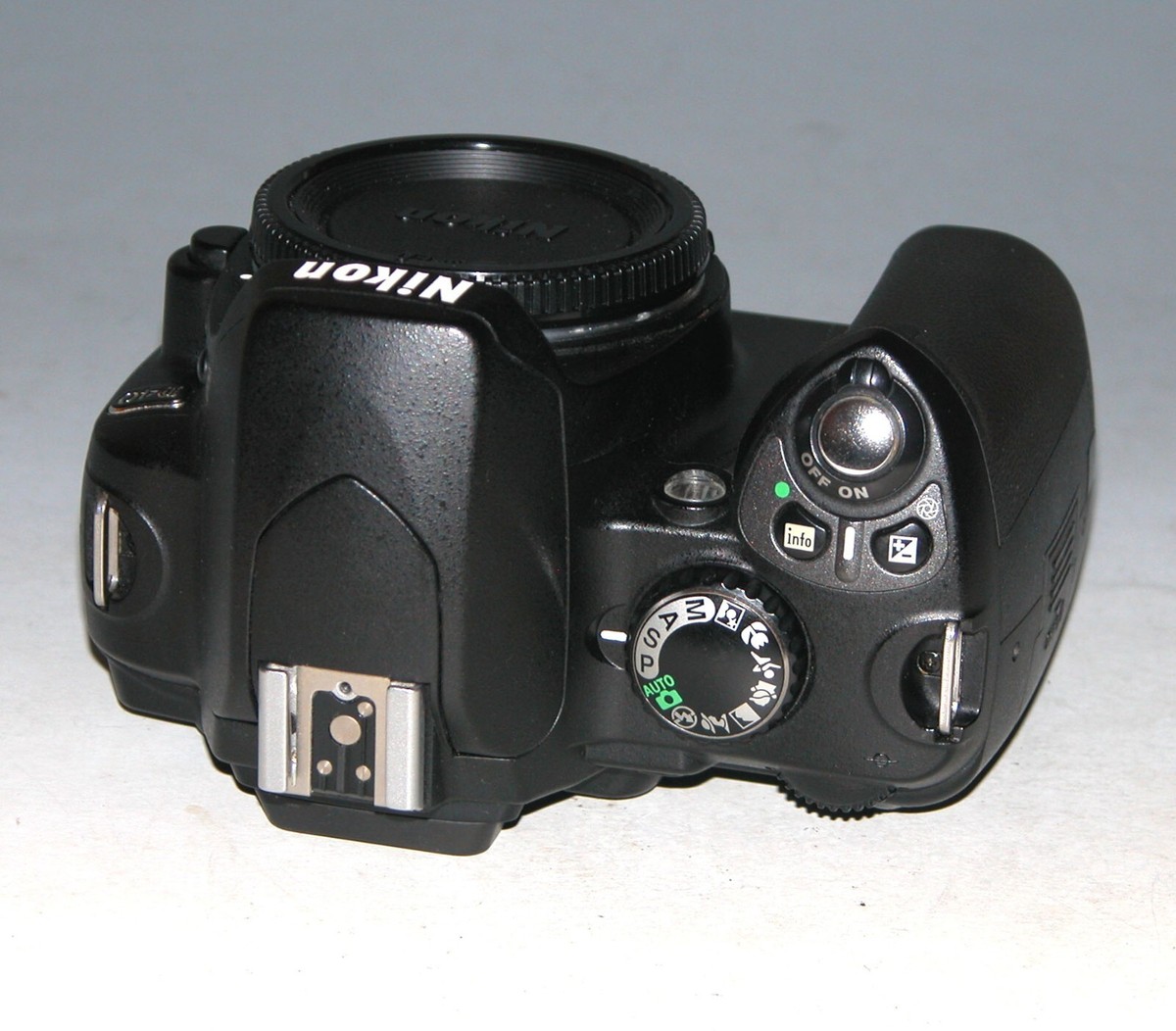 Nikon D40 6.1MP Digital SLR Camera (Body Only) #5492 182088525368