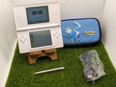 NINTENDO DS LITE HANDHELD KONSOLE Weiß + R4 Spiel & Selten 2007 Pokémon Hülle 