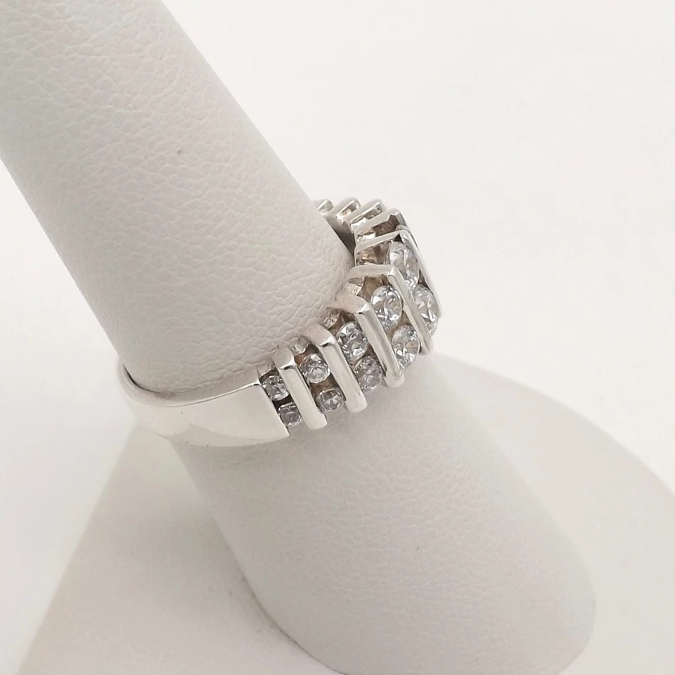 Anillo Escalera Plata Esterlina Diamonique DQ circonita Alianza Aniversario talla 7 Nuevo Foto 3 de 4