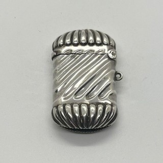 Fabuloso estuche victoriano Vesta de plata maciza Birmingham 1898 Albert Sydenham