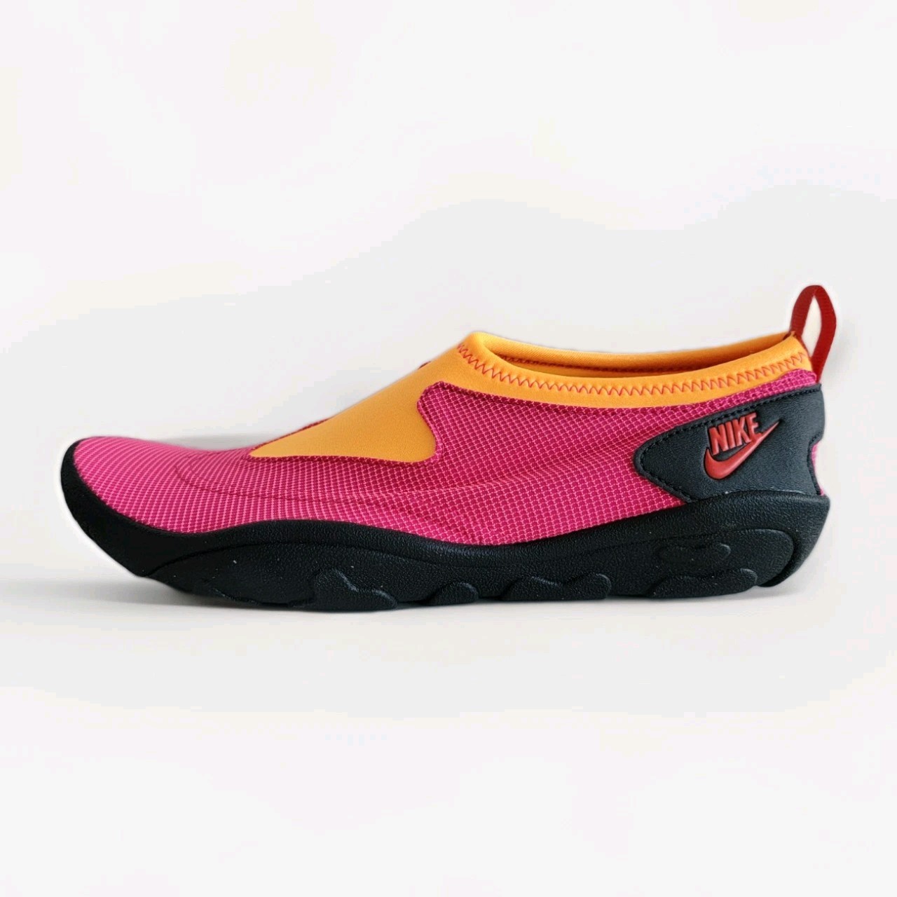 NIKE AQUA TURF SIZE UK 8.5 EUR 43 (FZ5628 600) VIVID PINK