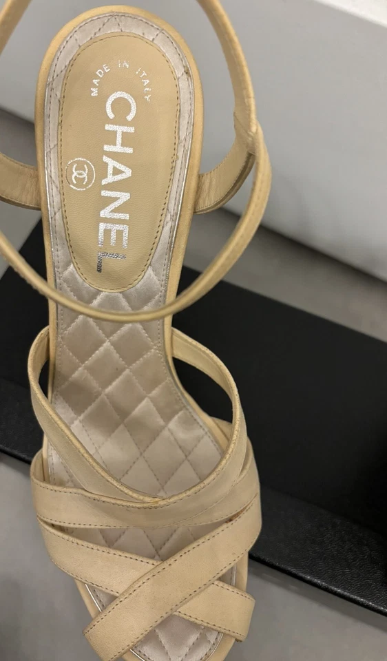 Сандалии на шпильке с ремешками CHANEL Lambskin Moonlight CC цвет слоновой кости размер 36,5 - Изображение 3 из 4