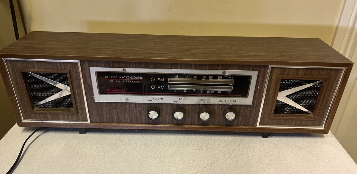 Commodore Stereo-Matic-So Japanese-Made Tube Radio, Model 744