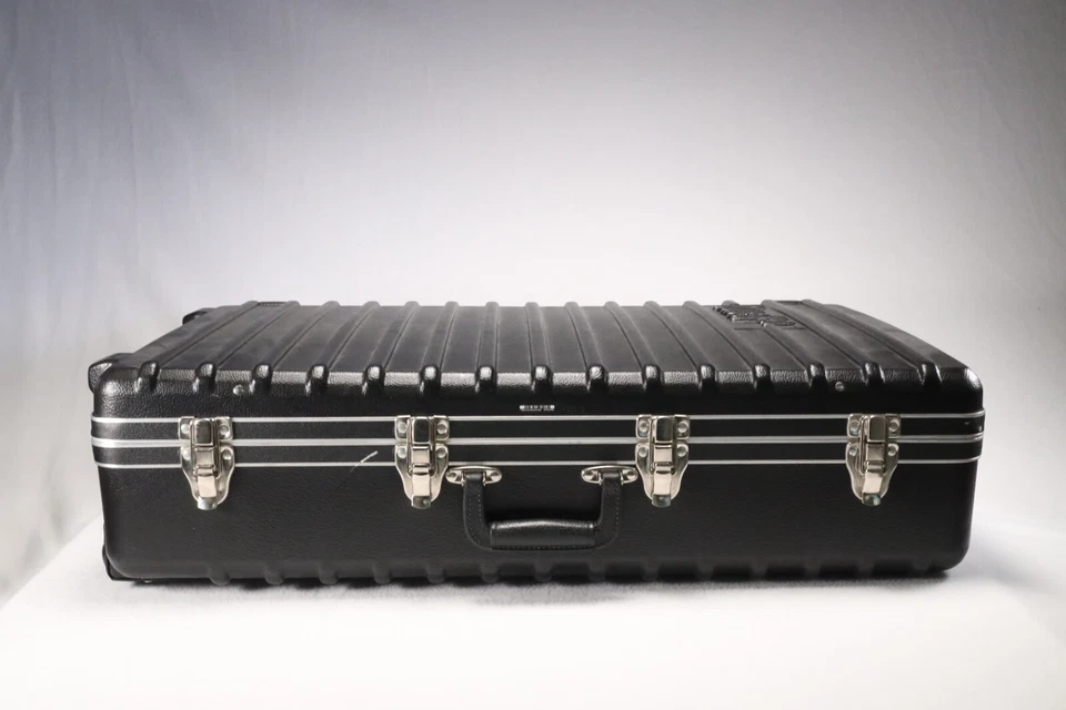 Lowel PRO Power Daylight LED Lights - 3-Light Kit w/ Stands & Accessories - Image 3 of 4