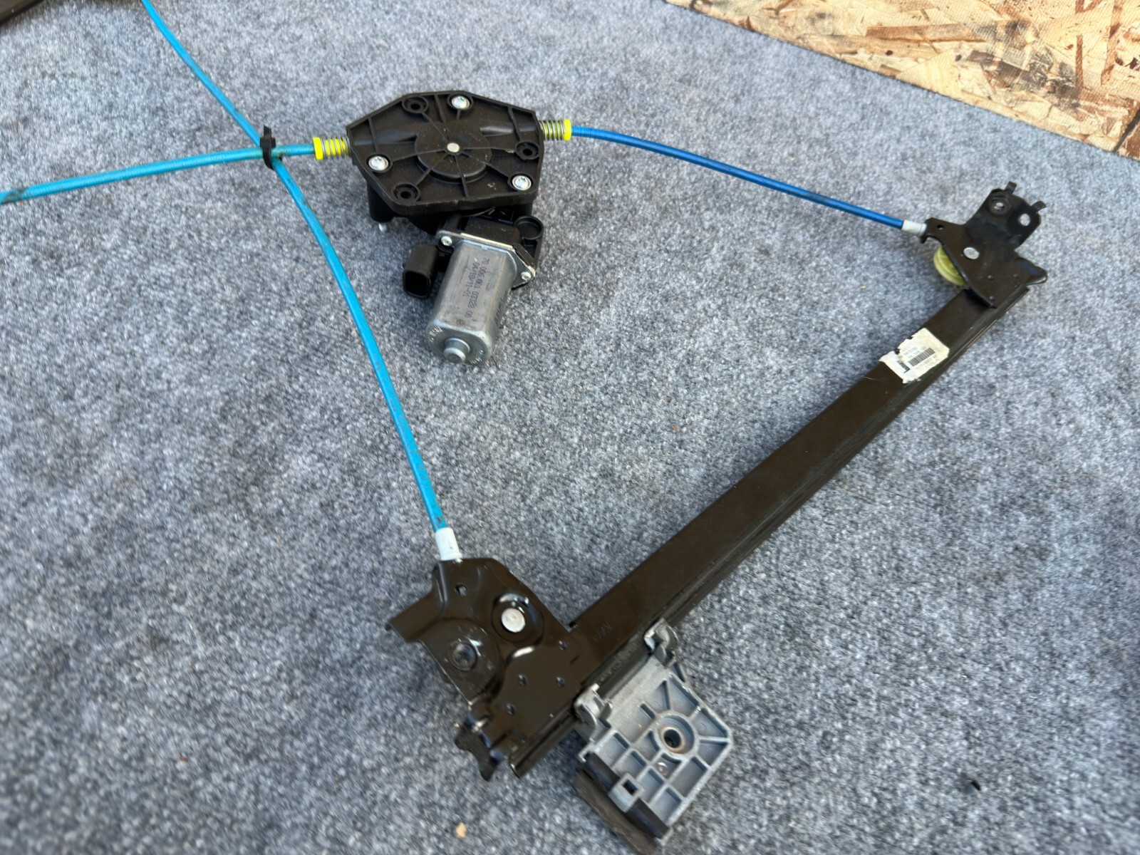 RIGHT SIDE DOOR WINDOW REGULATOR W/MOTOR OEM 08-19 MASERATI GRANTURISMO S M145