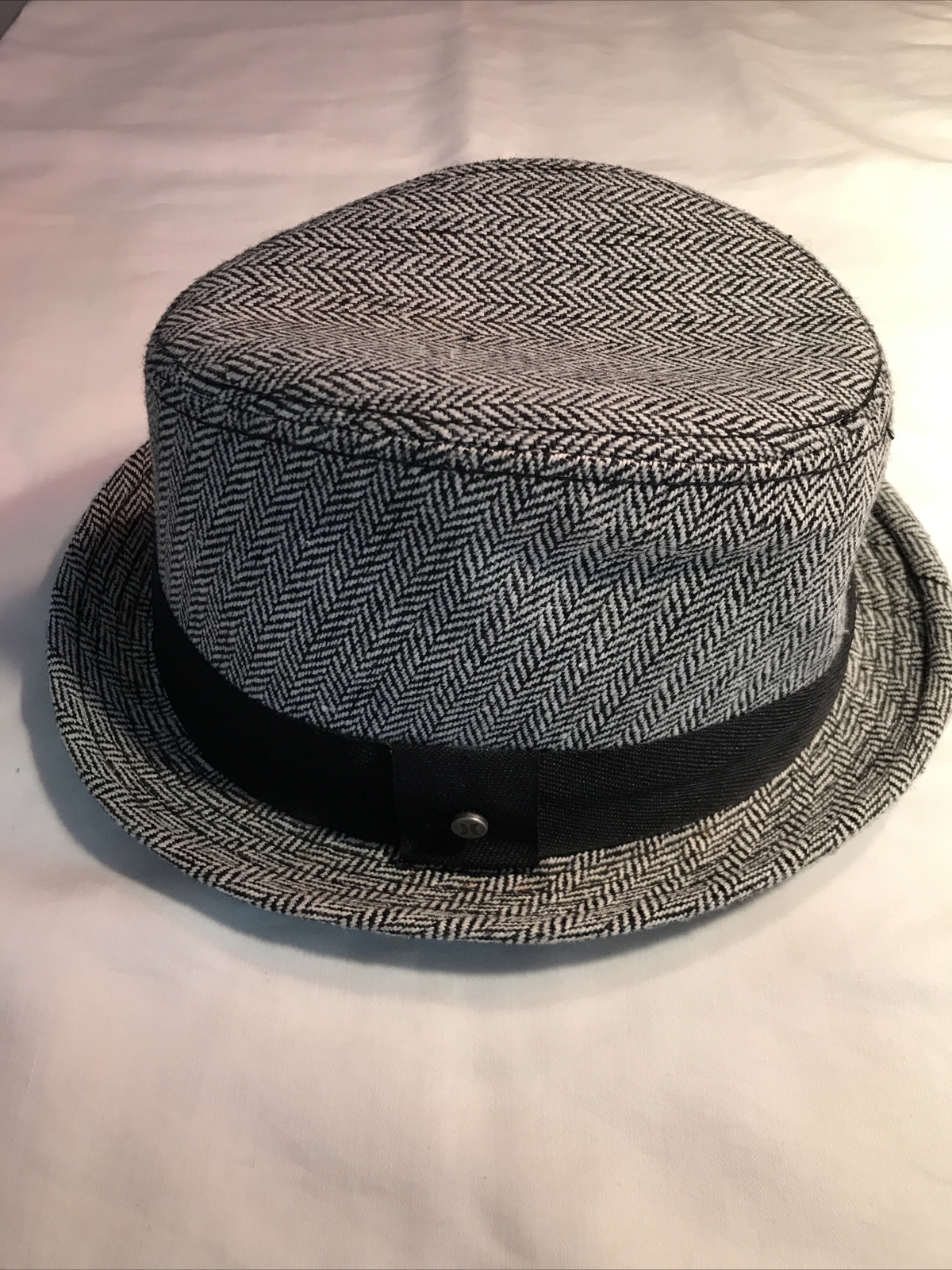 Hurley Black Fedora Hat 55 Polyester 45 Wool 21.5 Inch Circumference-image