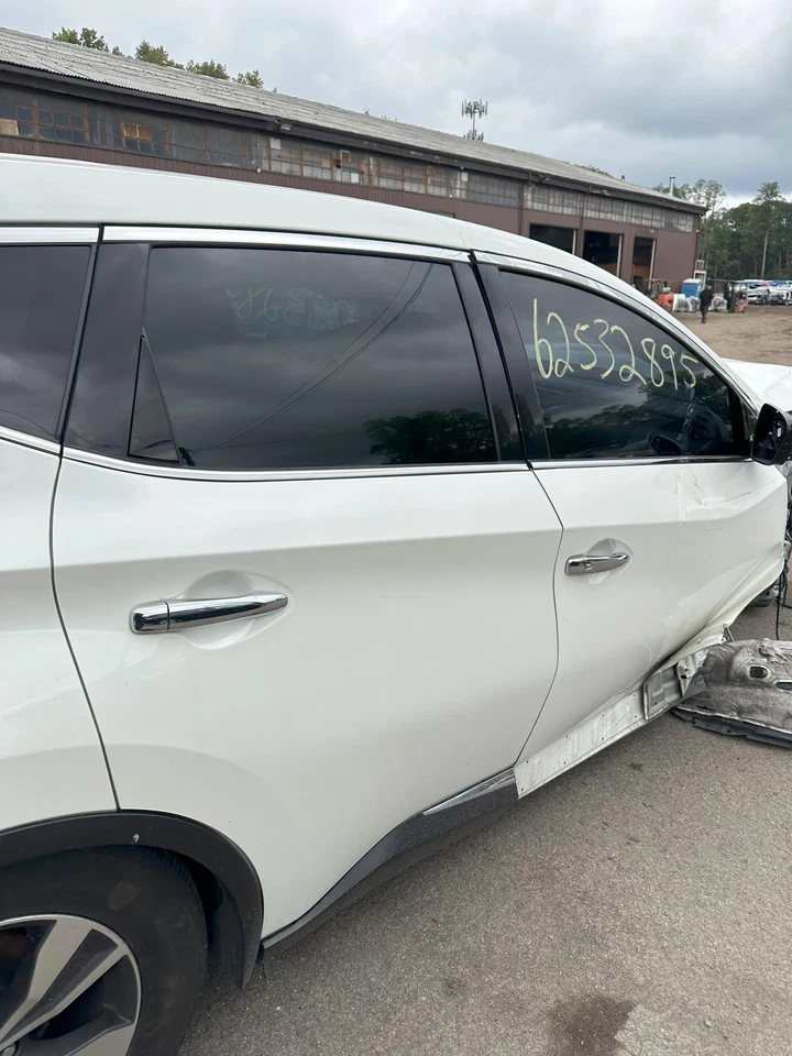 Used Rear Right Door Assembly Rear Side fits: 2020 Nissan Murano Rear Right Grad Foto 4 de 4