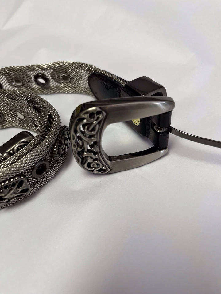 "Cinturón de malla con ojales de metal de latón vintage castillo de arena EE. UU. Italia talla 28""" Foto 3 de 4