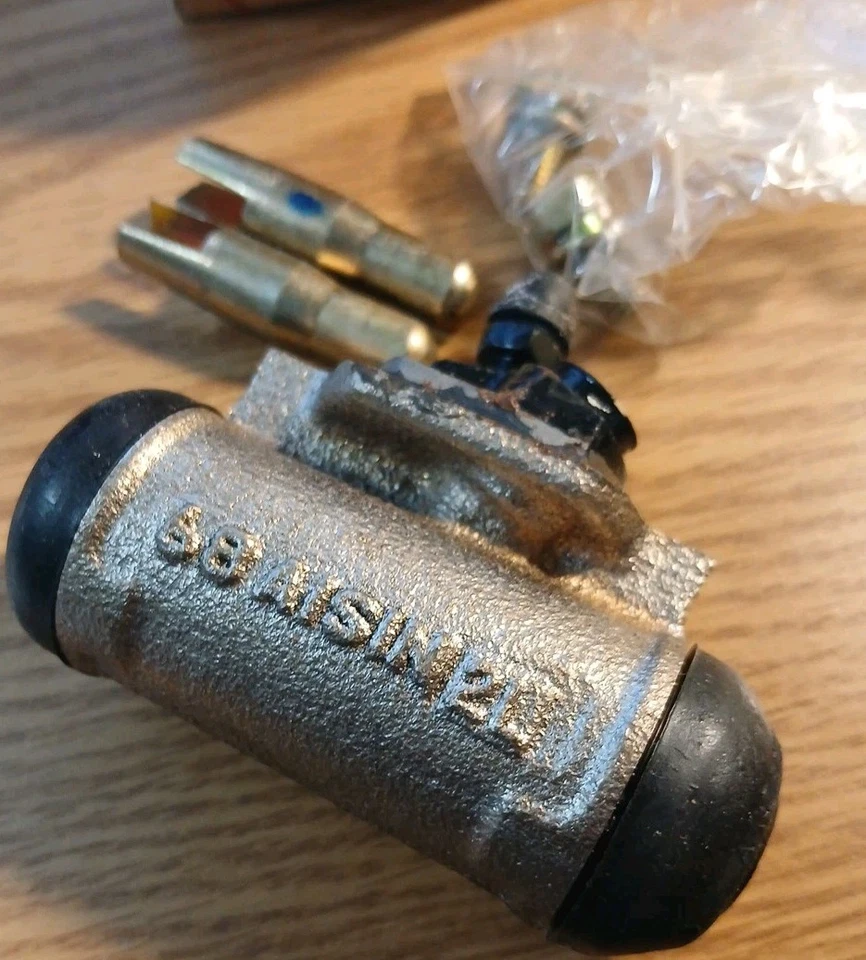 Cilindro de freno trasero Toyota NOS 47550-39166 Foto 4 de 4