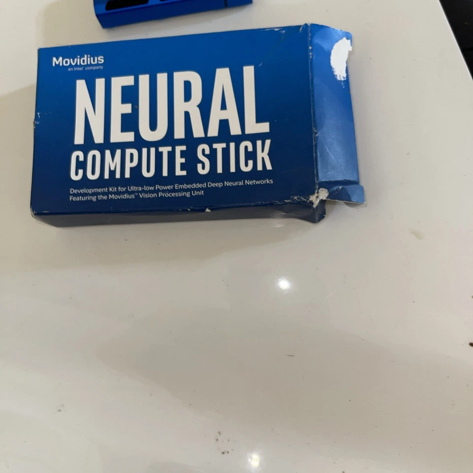 Intel NCSM2450.DK1 Movidius Neural Compute Stick NEW RETAIL BOX - Image 2 of 2