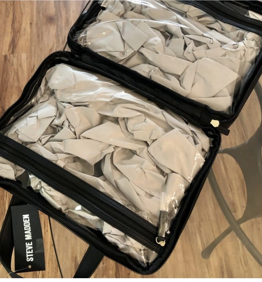 Estuche de tocador Steve Madden acolchado doble pliegue superior fin de semana negro/ligero Foto 3 de 4