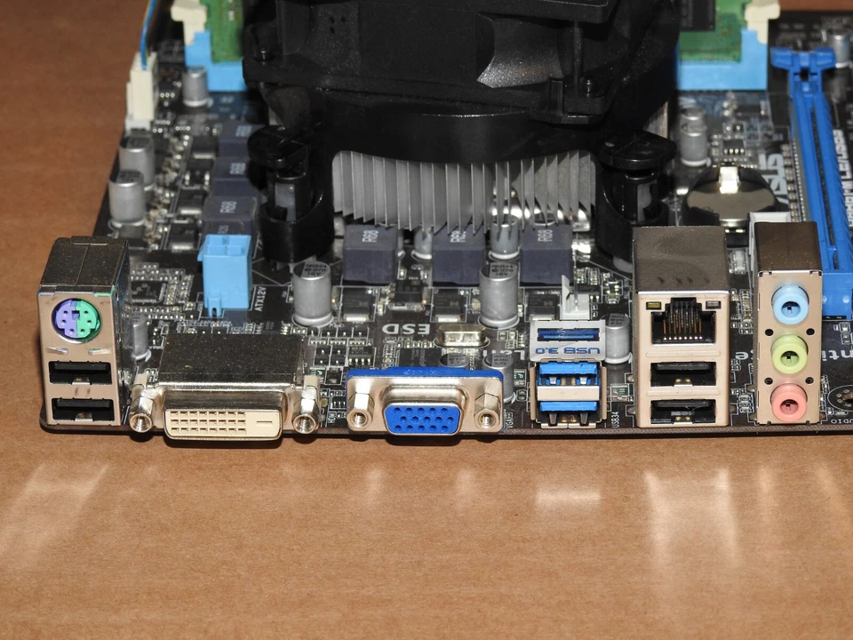 ASUS P8H61-M LE/USB3 Mainboard Motherboard Bundle 16GB RAM Intel Core i7-2600K - Bild 2 von 2