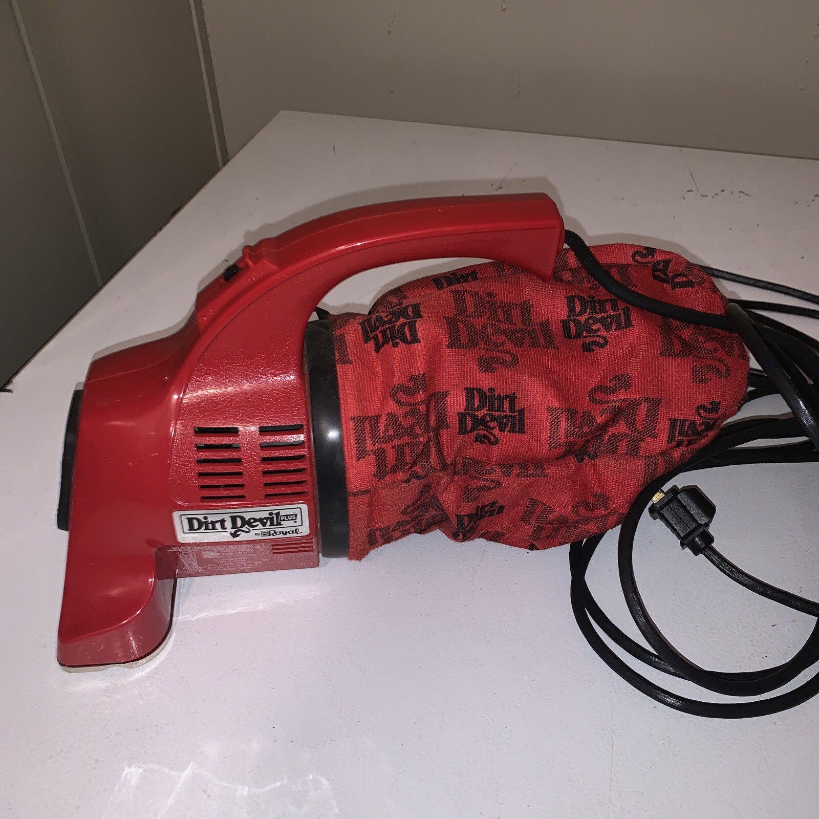 Royal Dirt Devil 08100 Hand Held Vacuum Works Great. Car, RV, Shop