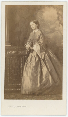 CDV um 1860. Die Gräfin von Amilly von Levitsky in Paris. Noblesse.