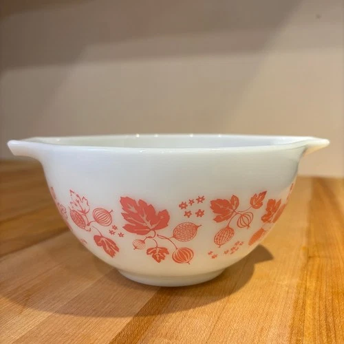 Vintage Pyrex Pink Gooseberry Cinderella 441 bowl 1 1/2 pint pink on white