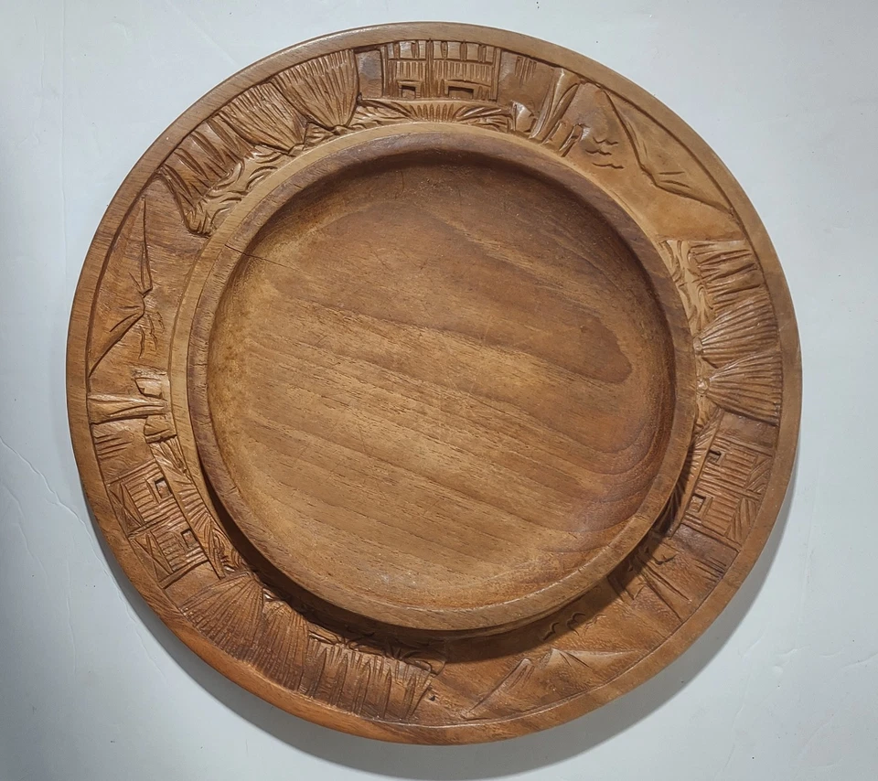 Cargador vintage tallado en madera placa de 9,5". Foto 2 de 4