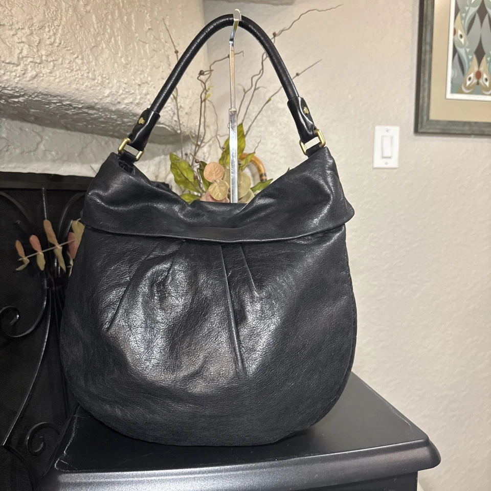 Marc By Mark Jacobs Black Leather Hobo Handbag- Leopard Lining & Glittery Strap - Image 3 of 4