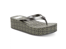 BCBGeneration Giselle Flip-Flop Sandals, size 7 NIB