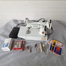 Singer 221k white featherweight sewing machine 1968-69