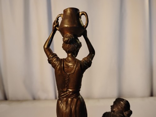 Statua bronzo vintage 2001 firmata Robert Summers "Donne al pozzo" portatore d'acqua - Foto 13 di 20