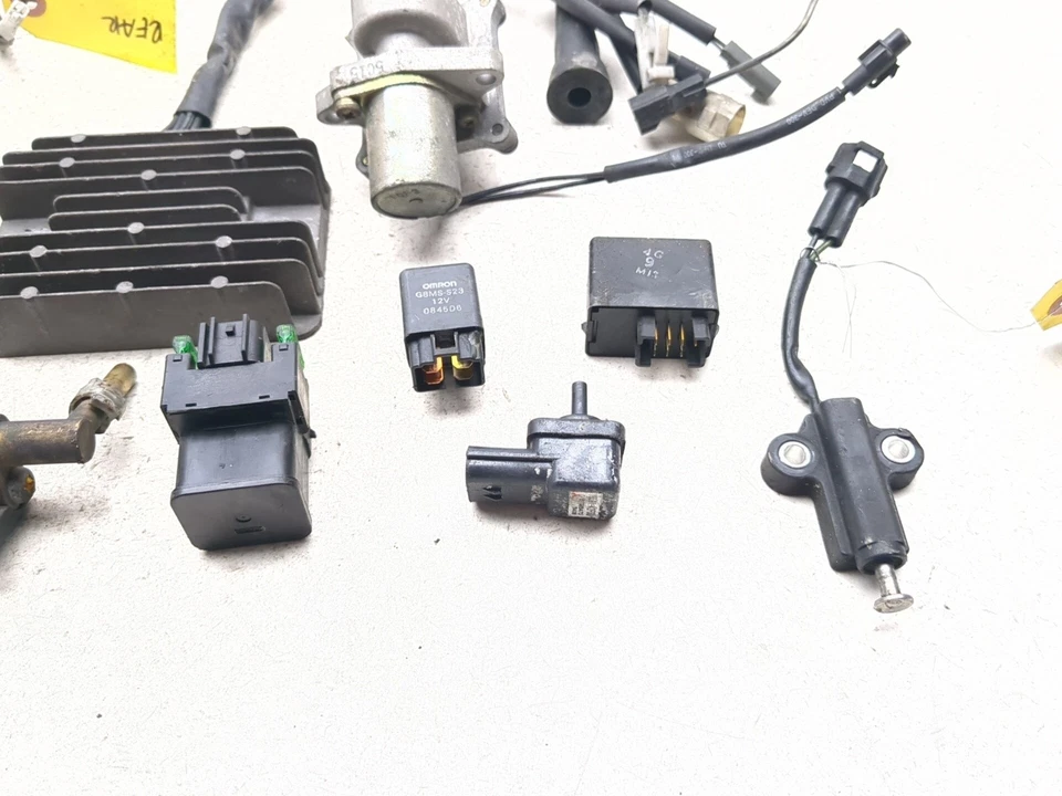 05-08 Suzuki VZ800 Boulevard M50 Juego de relés regulador de voltaje bobinas de encendido Foto 2 de 4