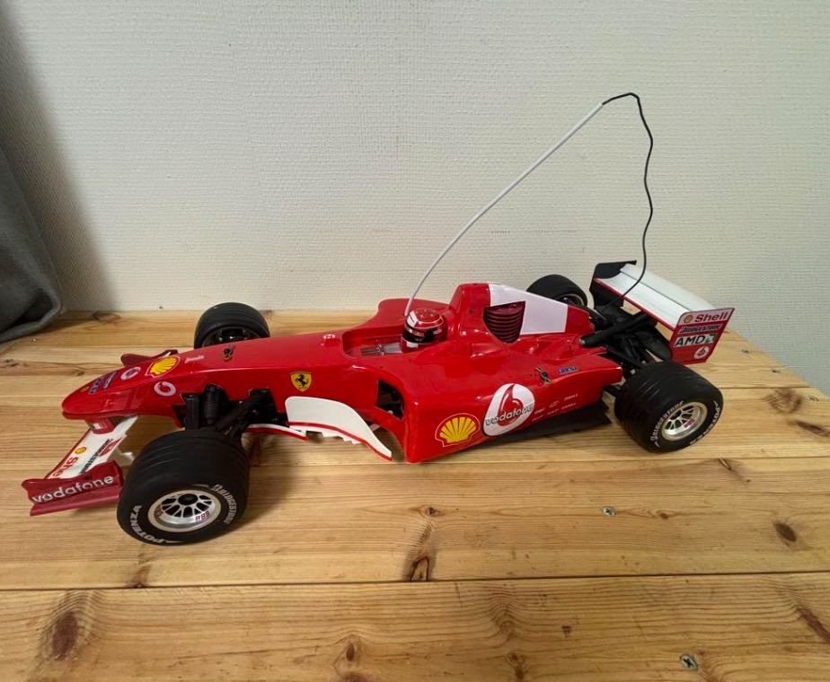 Deagostini Ferrari F2004 Radio Control With Kyosho. Brought to you 