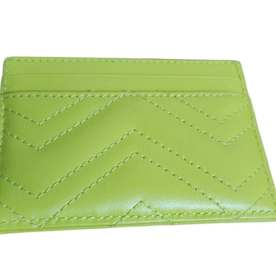 Estojo de cartão Gucci GG Marmont - couro verde brilhante - Imagem 2 de 4