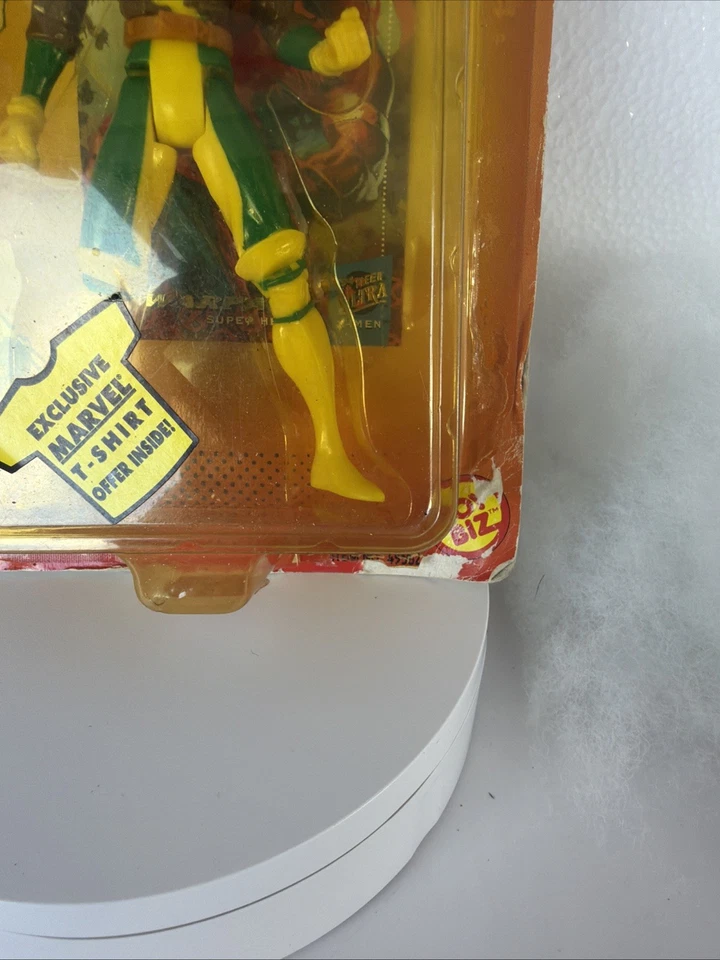 X Men Marvel Comics Rogue - Figura de acción Toy Biz 1994 de colección en caja de tarjetas dañada Foto 3 de 4