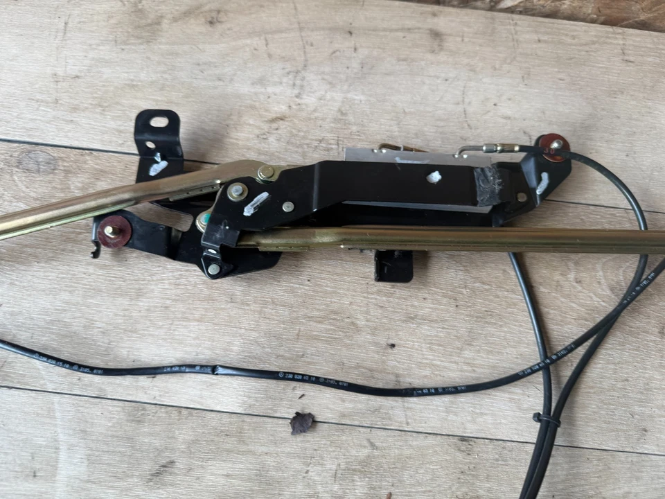 MERCEDES SL55 SL500 SL600 03-12 OEM CONVERTIBLE TOP ROOF LOCK LATCH ASSEMBLY - Image 3 of 4