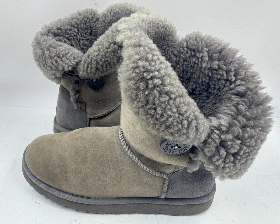 Botas UGG Bailey para mujer 8 grises gamuza piel sintética botón punta redonda botas 5803 Foto 2 de 4