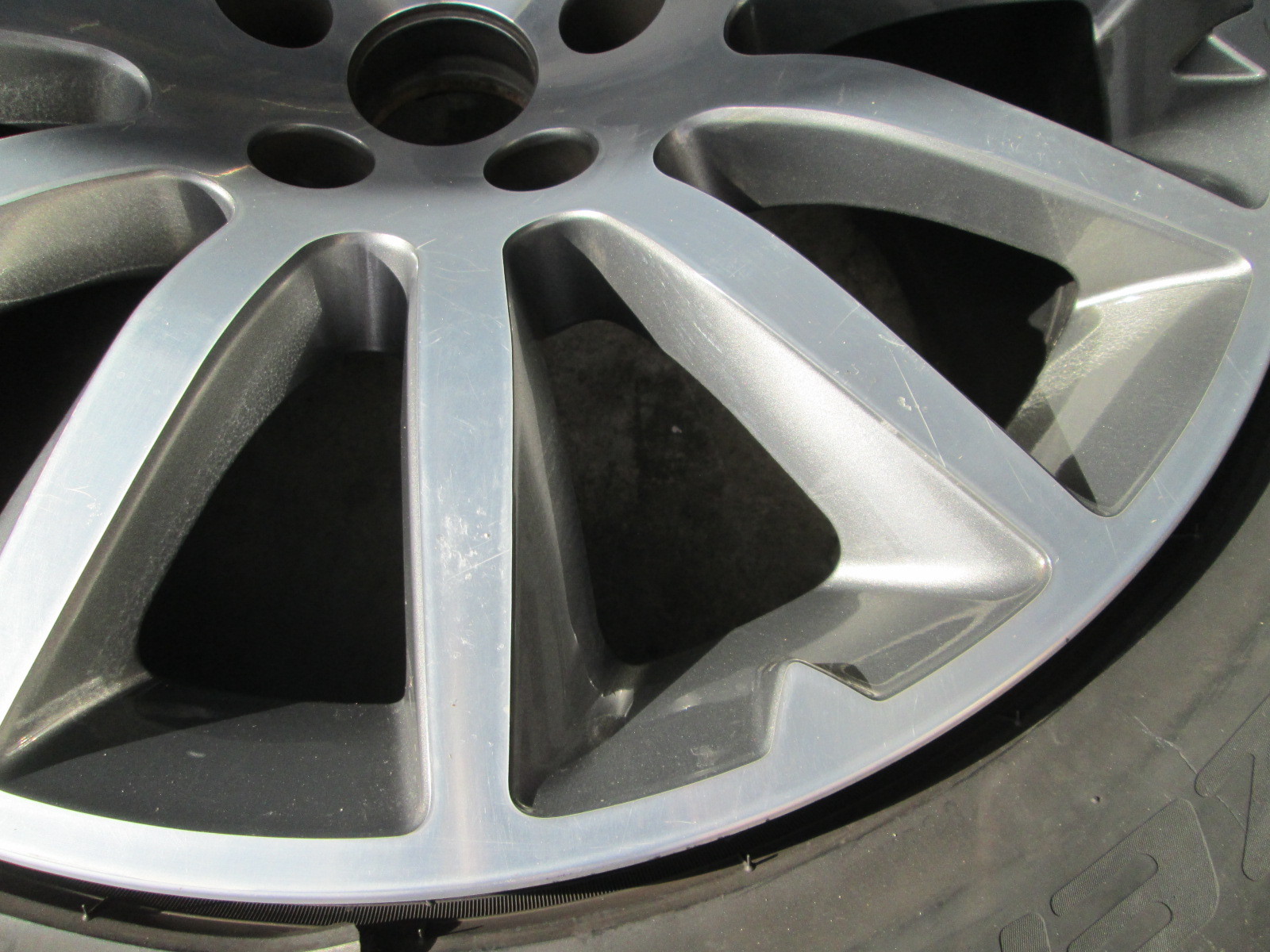Maserati Ghibli - Rear Wheel / Rim USED # 670010981 