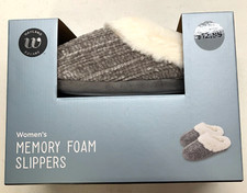Wayland Square Women's Gray Memory Foam Slippers Size Medium 9-10 New In Box