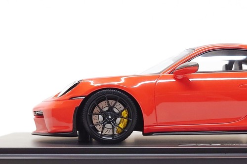 Minichamps 1:18 Porsche 911 GT3 Touring (992) in Lava Orange (Dealer Edition) - Picture 8 of 12