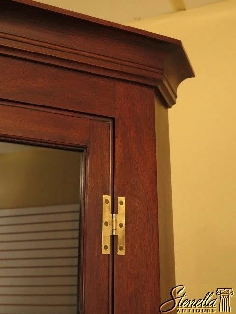 45590EC: HENKEL HARRIS Modelo #1114 Gabinete Esquinero Caoba Foto 4 de 4