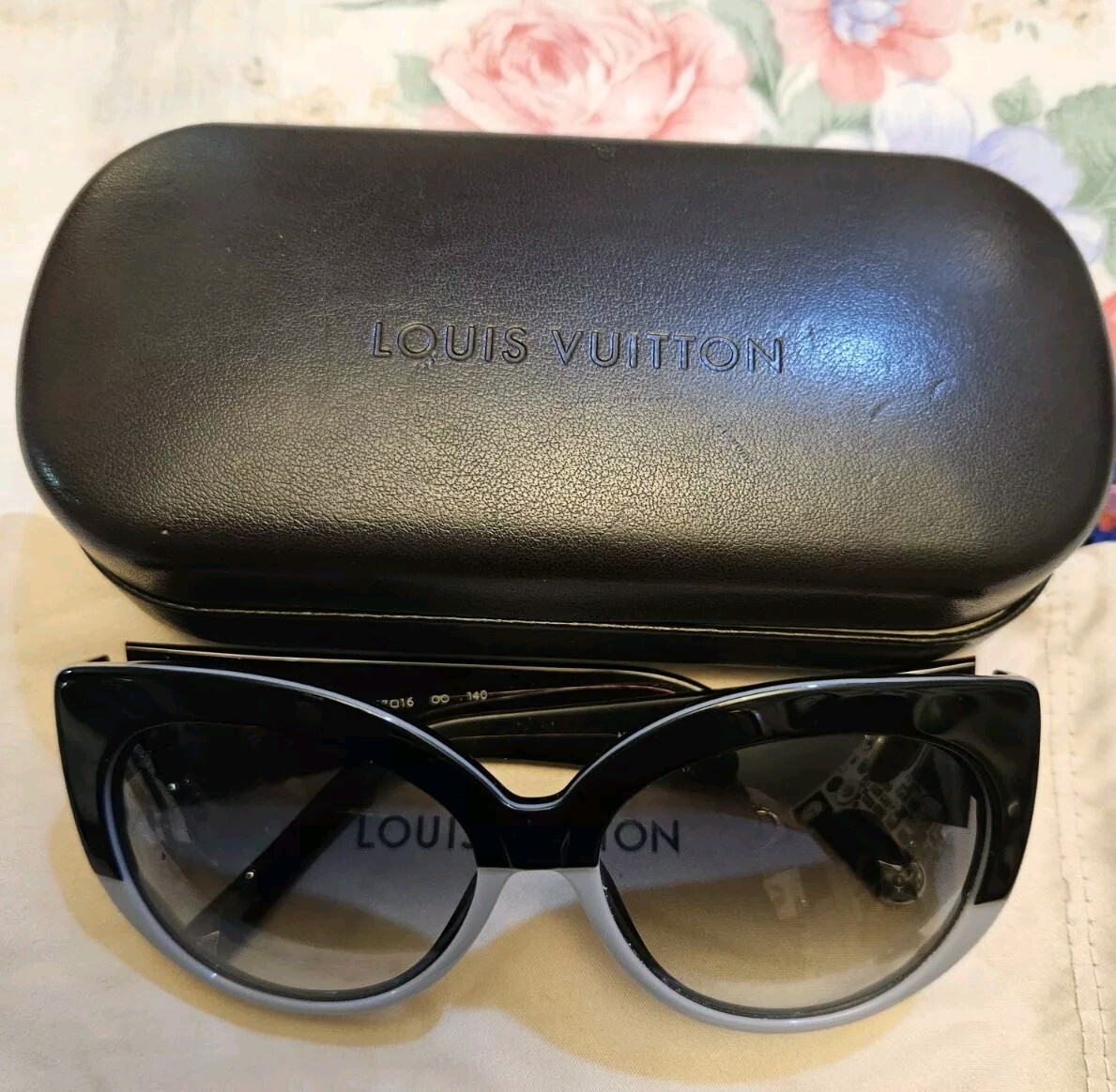 Authentic Louis Vuitton Glitter Women Sunglasses w Box