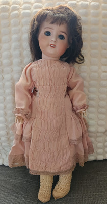 Pretty SFBJ 60 doll, beautiful original clothes