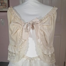   Innocent World Ivory Rose Lace Capelet   Cl...