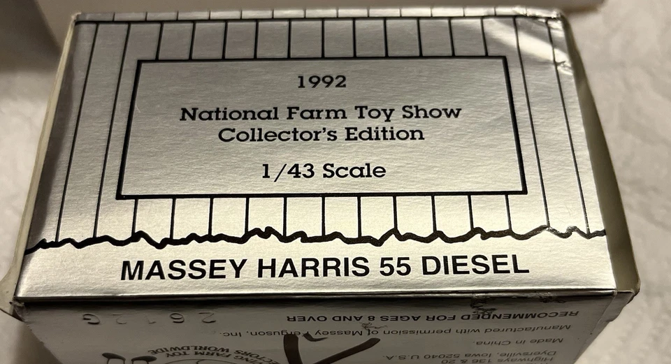 ERTL SCALE MASSEY-HARRIS 55 DIESEL TRACTOR 1992 NATIONAL FARM TOY SHOW 1/43 - Image 4 of 4
