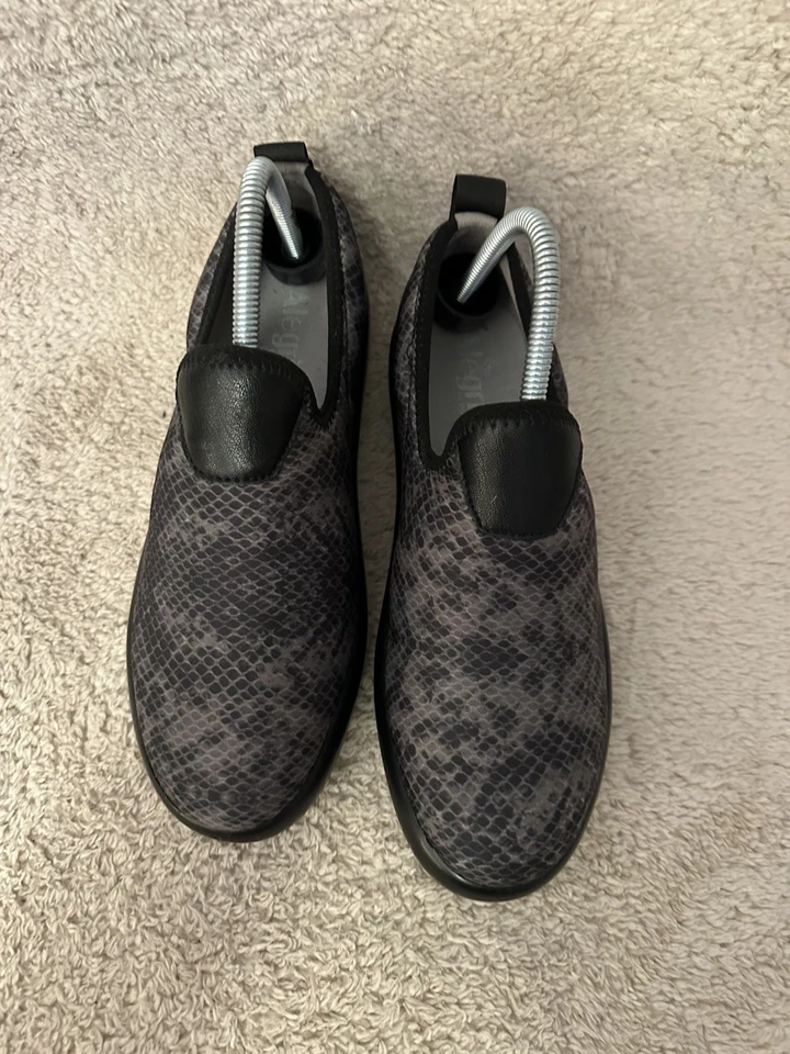 Туфли-сабо Alegria Lite Eden из змеиной кожи серые черные женские размер 7,5 - Изображение 4 из 4