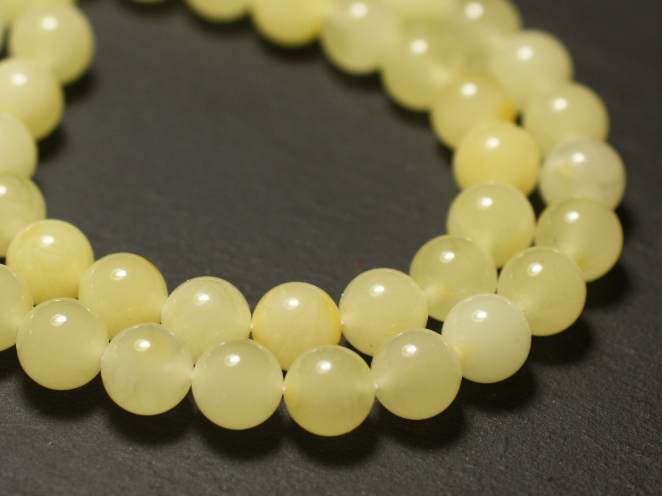 Perles en ambre naturelle fil de 20cm boules 8mm jaune clair pour création de bijoux