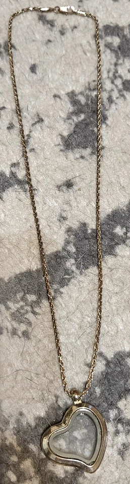 Living Memory Floating Charm Heart Locket Pendant Necklace Gold Magnetic Lock - Image 2 of 4
