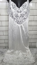 Vanity Fair Womens Sz 34 Full Slip White Lace Bodice Hem Split USA Romantic