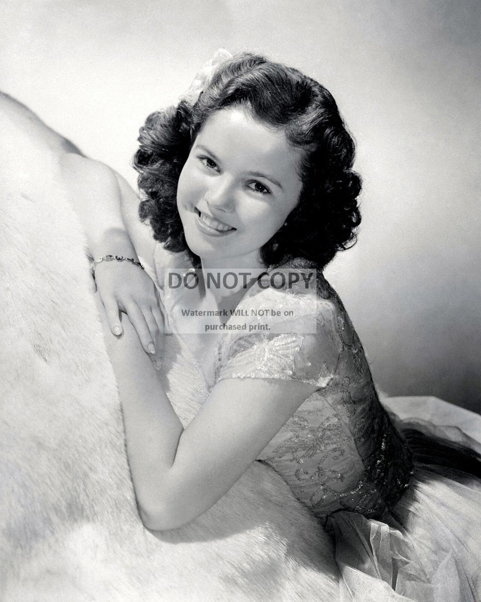 SHIRLEY TEMPLE LEGENDARY ACTRESS - 8X10 PUBLICITY PHOTO (DA-084