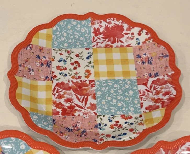 Plato de cena 3 Pioneer Woman melamina retazos medley 10,7" borde festoneado rosa Foto 2 de 3