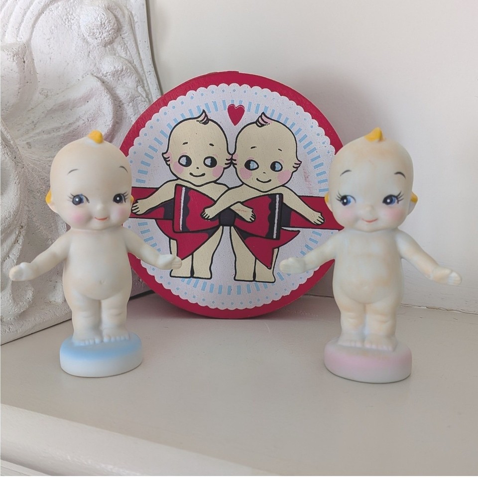 1981 Vandor Kewpie salt & pepper shakers in their original wooden box — a genuinely charming vintage collectible still in gift-ready condition.